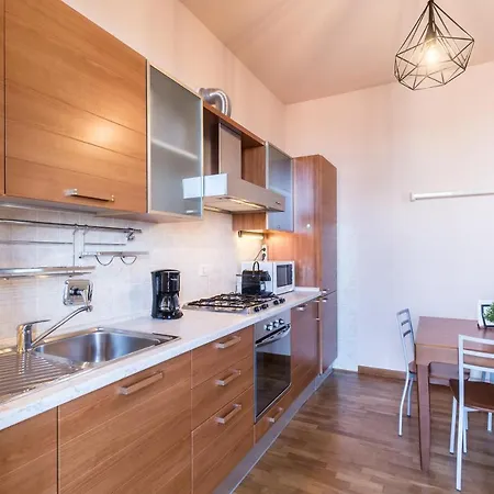 4 Star Family & Friends - Self Check-in * Bolonia