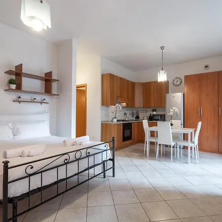 4 Star Family & Friends - Self Check-in Apartament