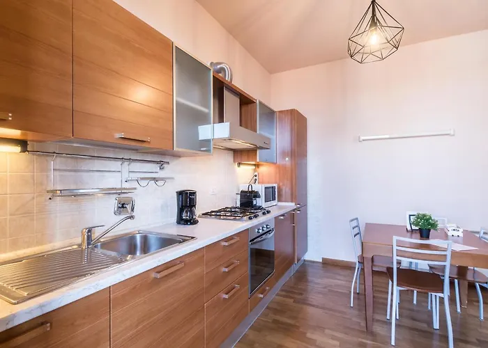 4 Star Family & Friends - Self Check-in * Bolonia