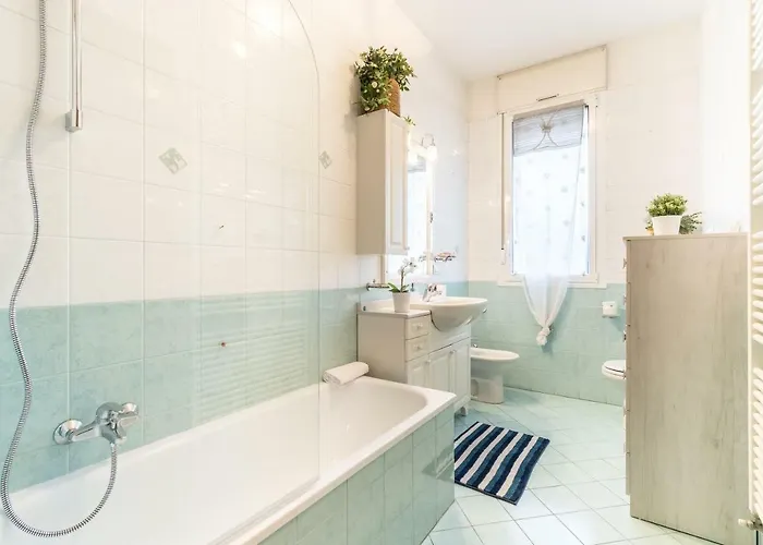 4 Star Family & Friends - Self Check-in * Bolonia