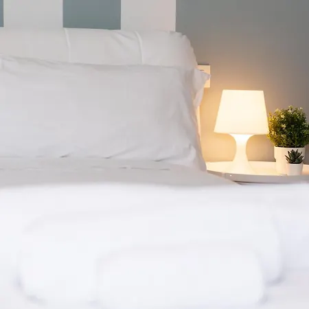 4 Star Family & Friends - Self Check-in Apartament